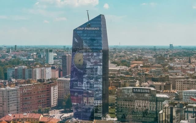 BNP Paribas introduces AI tool for investment banking2025’s AI chip wars: What enterprise leaders learned about supply chain realityL’Oréal brings AI into everyday digital advertising production3 best secure container images for modern applications